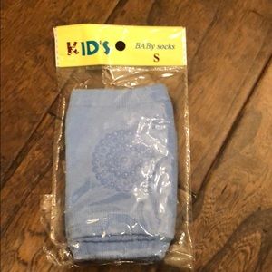 Blue baby knee pads with grip